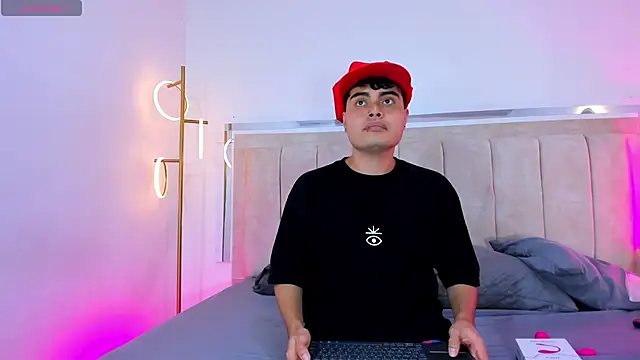 Snapshot of Molly_sweetlove chatting on 4, 12, 2025 Molly sweetlove online show from 4, 12, 2025