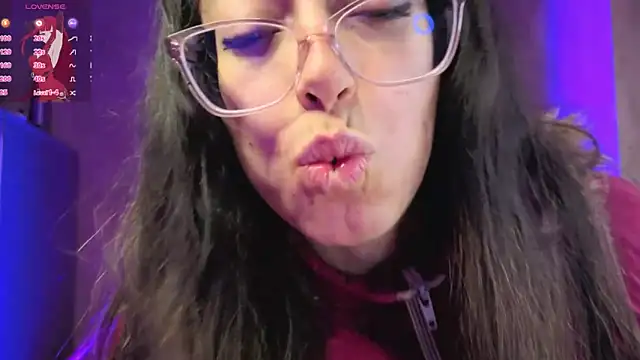 Snapshot of Miranda_sexlove_ chatting on 3, 7, 2026 Miranda sexlove online show from 3, 7, 2026