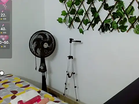 Snapshot of sara_arias00 chatting on 28, 10, 2025 sara arias00 online show from 28, 10, 2025