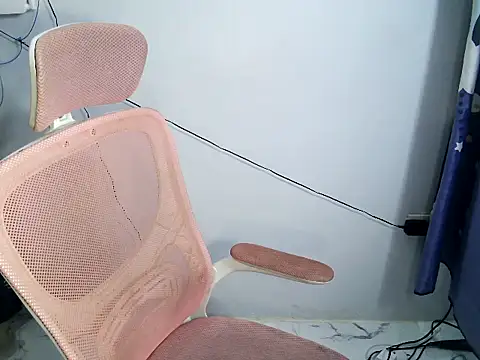 Snapshot of lovely_kristine22 chatting on 20, 12, 2025 lovely kristine22 online show from 20, 12, 2025