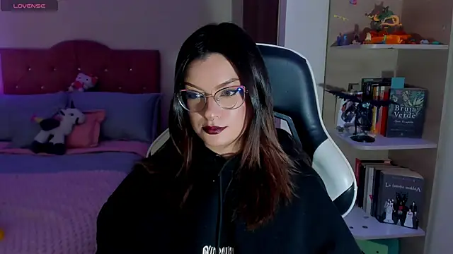 OphelianaRose33 online show from 26, 3, 2026