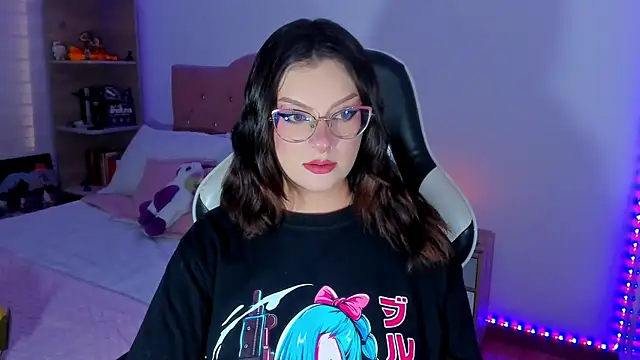 OphelianaRose33 online show from 26, 5, 2026
