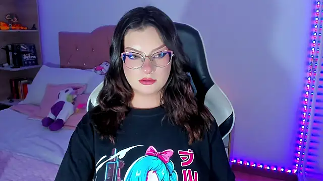 OphelianaRose33 online show from 27, 5, 2026