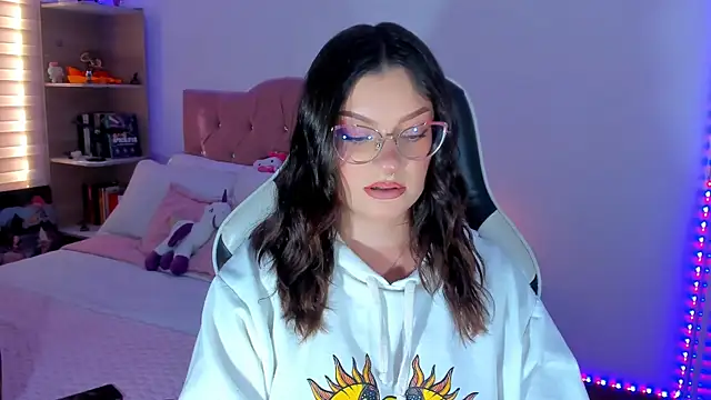 OphelianaRose33 online show from 27, 5, 2026