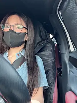 Linh 2004 online show from 30, 9, 2025