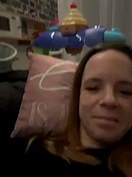 Snapshot of SexyMilf_37 chatting on 15, 10, 2025 SexyMilf 37 online show from 15, 10, 2025