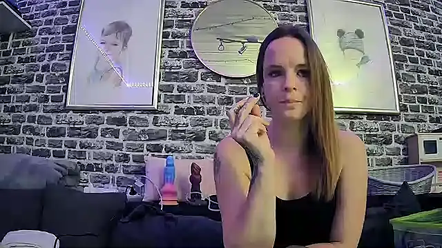 Snapshot of SexyMilf_37 chatting on 28, 10, 2025 SexyMilf 37 online show from 28, 10, 2025