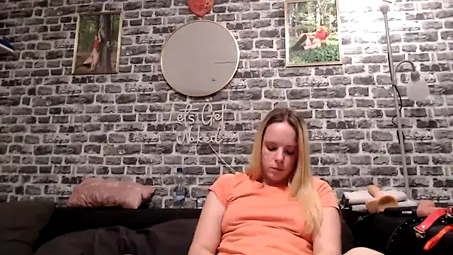 SexyMilf 37 online show from 28, 4, 2026