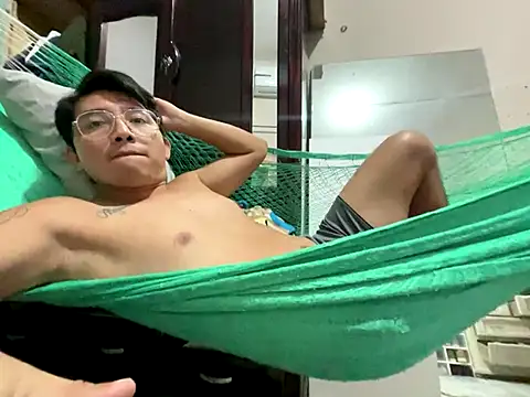Snapshot of AlejXndroKD chatting on 14, 10, 2025 AlejXndroKD online show from 14, 10, 2025