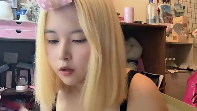 Snapshot of luna51888 chatting on 9, 9, 2025 luna51888 online show from 9, 9, 2025