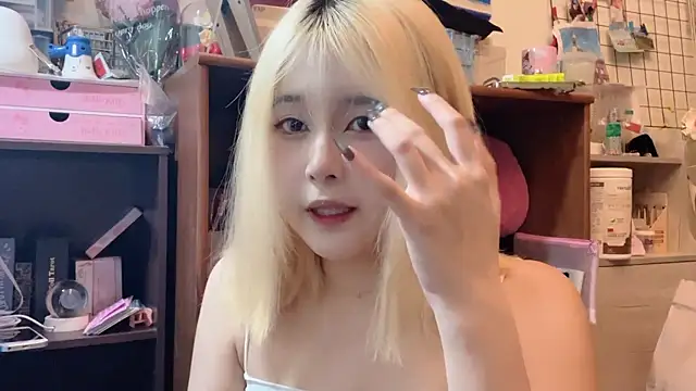 Snapshot of luna51888 chatting on 2, 10, 2025 luna51888 online show from 2, 10, 2025