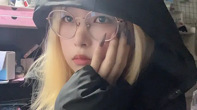 Snapshot of luna51888 chatting on 7, 10, 2025 luna51888 online show from 7, 10, 2025