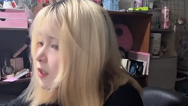 Snapshot of luna51888 chatting on 14, 10, 2025 luna51888 online show from 14, 10, 2025