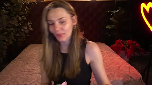 Snapshot of DiamondGoldie chatting on 8, 6, 2026 DiamondGoldie online show from 8, 6, 2026