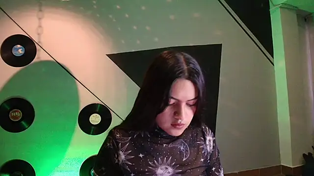 Lilith and Khloe online show from 15, 11, 2025