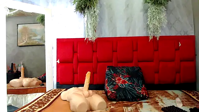 Snapshot of Leonora_Lujan chatting on 5, 11, 2025 Leonora Lujan online show from 5, 11, 2025