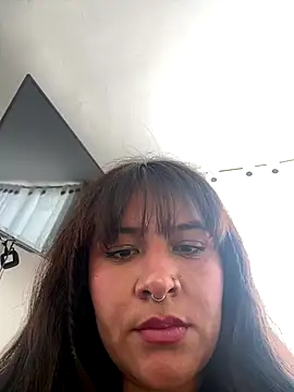 Linda Bellucci online show from 5, 10, 2025