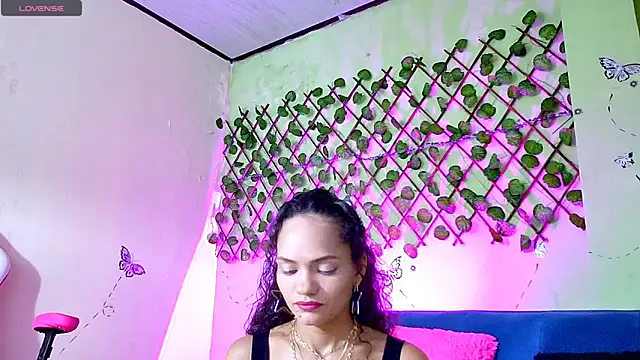 Karen Ariass online show from 11, 5, 2026
