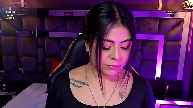 Aniajoness  online show from 5, 11, 2025