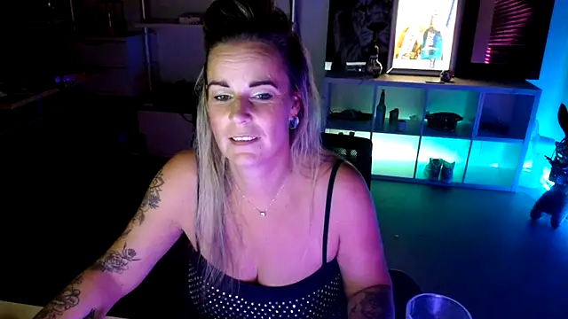 Mrs-Aurora online show from 16, 10, 2025