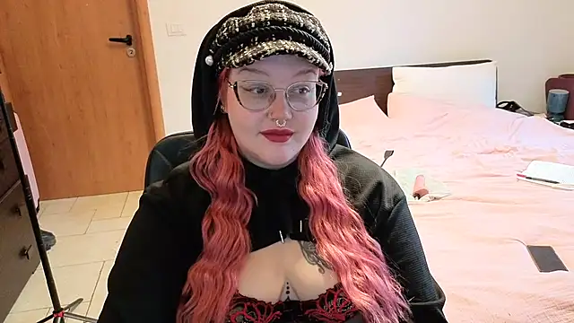 AlyssaWonderland online show from 4, 12, 2025