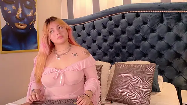 Snapshot of SukiandNaomi chatting on 23, 9, 2025 SukiandNaomi online show from 23, 9, 2025