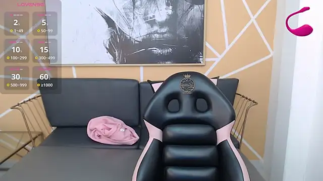 olivia russo  online show from 13, 11, 2025