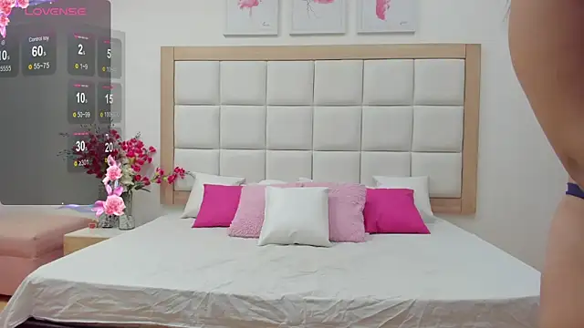 Snapshot of MiaBlakeee chatting on 6, 10, 2025 MiaBlakeee online show from 6, 10, 2025