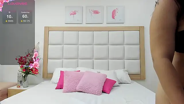 Snapshot of MiaBlakeee chatting on 14, 10, 2025 MiaBlakeee online show from 14, 10, 2025