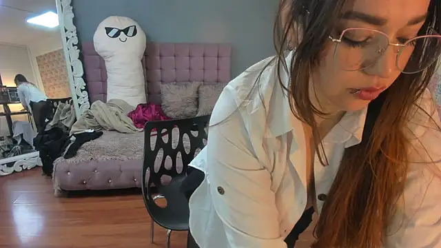 Tammy parker  online show from 24, 11, 2025