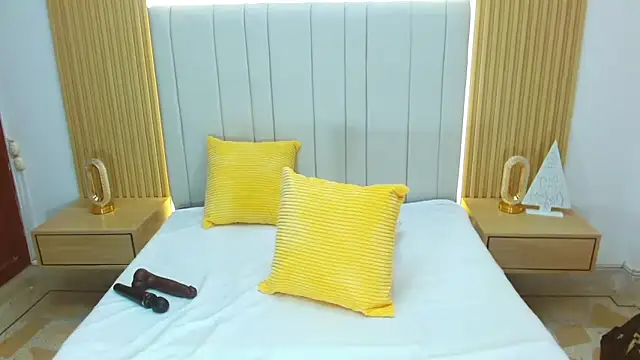 Snapshot of WildScarlet chatting on 14, 12, 2025 WildScarlet online show from 14, 12, 2025