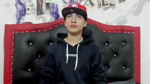 Thiago Divine  online show from 17, 10, 2025