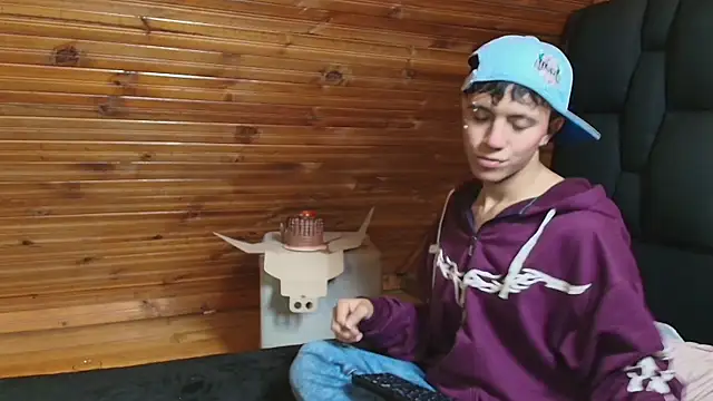 Thiago Divine  online show from 30, 10, 2025