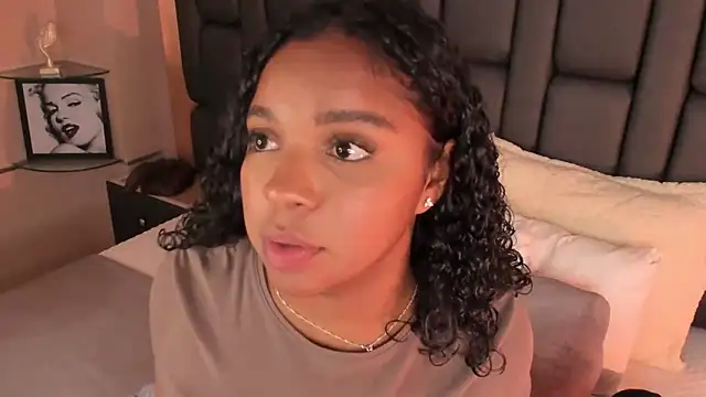 LisaMendez online show from 7, 10, 2025