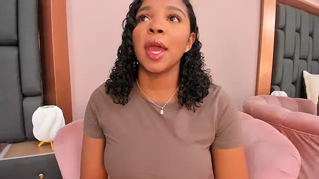 LisaMendez online show from 22, 10, 2025