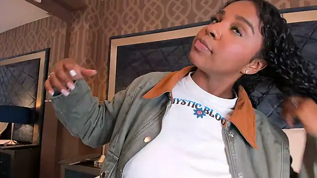 LisaMendez online show from 10, 6, 2026