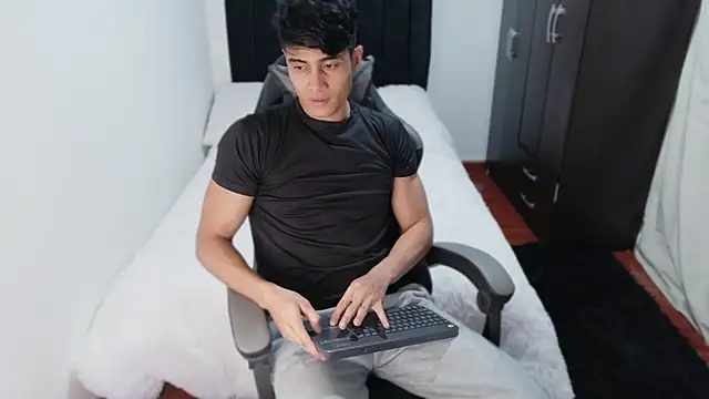 Snapshot of stylish_men chatting on 15, 10, 2025 stylish men online show from 15, 10, 2025