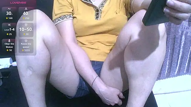 Snapshot of Owe_chan chatting on 20, 6, 2026 Owe chan online show from 20, 6, 2026
