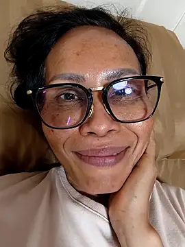 Mama Eva 1 online show from 4, 11, 2025