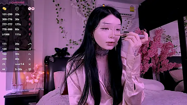 Lein Bone online show from 7, 11, 2025