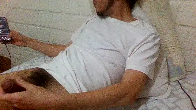 Snapshot of ProfeC4m chatting on 25, 10, 2025 ProfeC4m online show from 25, 10, 2025