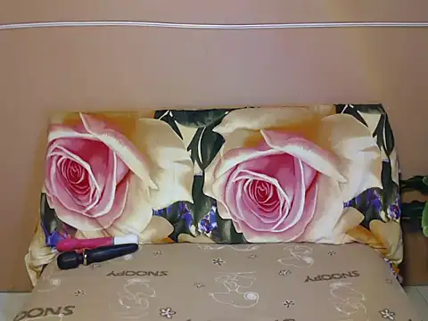 Snapshot of wild_rose69 chatting on 15, 10, 2025 wild rose69 online show from 15, 10, 2025