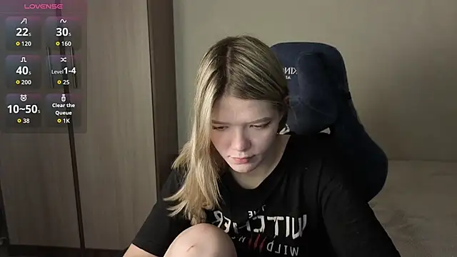 Snapshot of KatanaSVibe chatting on 1, 12, 2025 KatanaSVibe online show from 1, 12, 2025