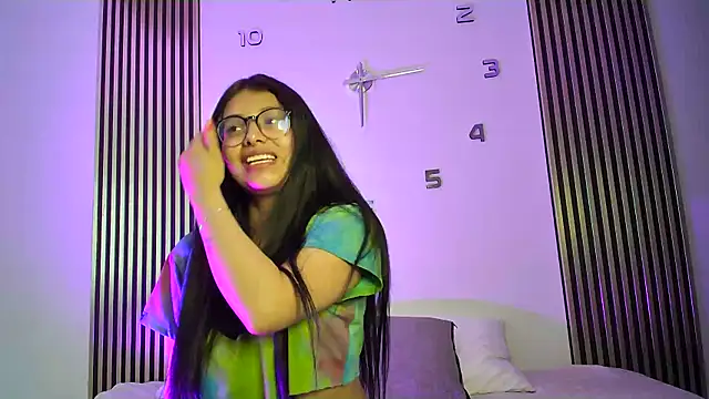 Snapshot of --MiaKhalifa-- chatting on 22, 10, 2025 --MiaKhalifa-- online show from 22, 10, 2025