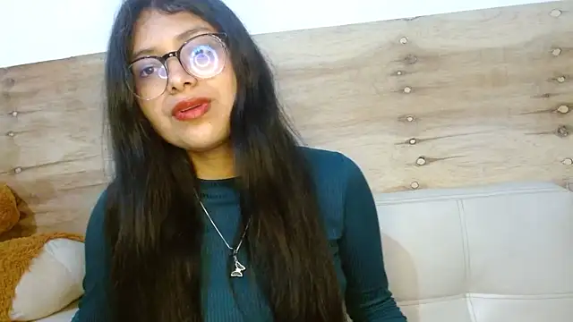 Snapshot of --MiaKhalifa-- chatting on 28, 10, 2025 --MiaKhalifa-- online show from 28, 10, 2025