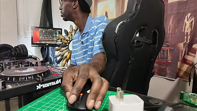 Triggerhappycj100 online show from 28, 4, 2026