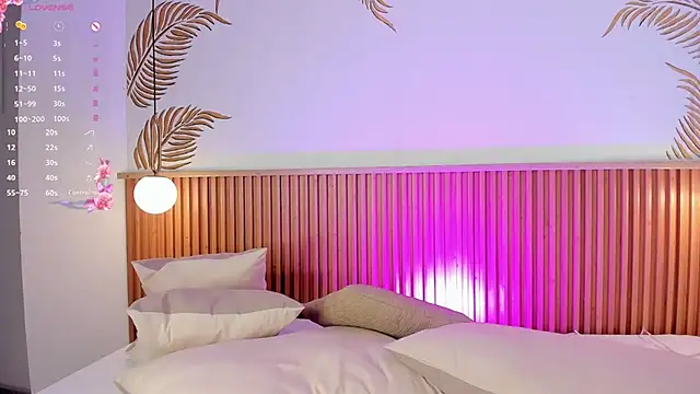 Snapshot of Valleriie_ chatting on 18, 12, 2025 Valleriie online show from 18, 12, 2025