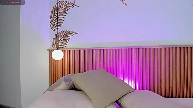 Snapshot of Valleriie_ chatting on 8, 1, 2026 Valleriie online show from 8, 1, 2026