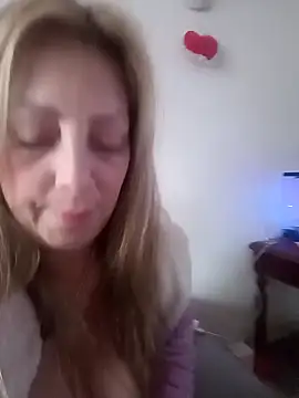 Snapshot of Estefania_Arce chatting on 19, 10, 2025 Estefania Arce online show from 19, 10, 2025