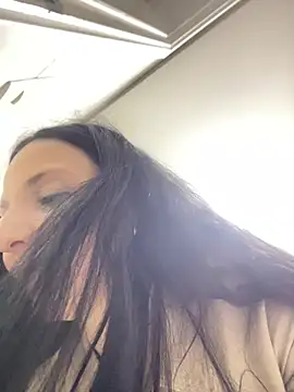 yumi-hot online show from 14, 5, 2026